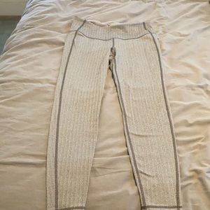 Old navy active gray and white patterned leggings